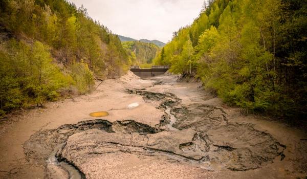 Încă un baraj rămâne fără apă. 15.000 de persoane din judeţul Buzău sunt afectate