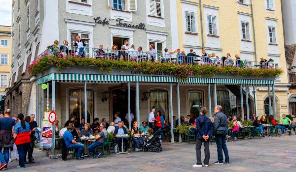 Ţara care introduce "taxa zgârcitului" în restaurante. Turiştii, puşi să plătească 11 € ca să împartă o pizza