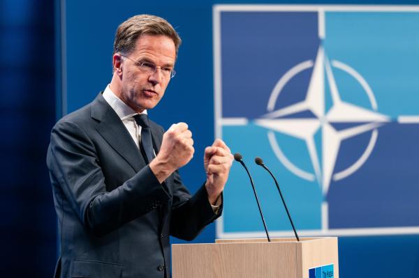 Mark Rutte cere statelor NATO mai mulți bani pentru Ucraina. Ce state critică propunerea