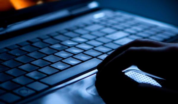A accesat, într-un an, 29.000 de materiale pornografice cu minori. Bihorean de 40 de ani, reținut de DIICOT