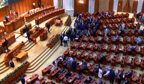 Sondaj CURS: 56% dintre români vor alegeri anticipate. AUR, pe primul loc în intenția de vot