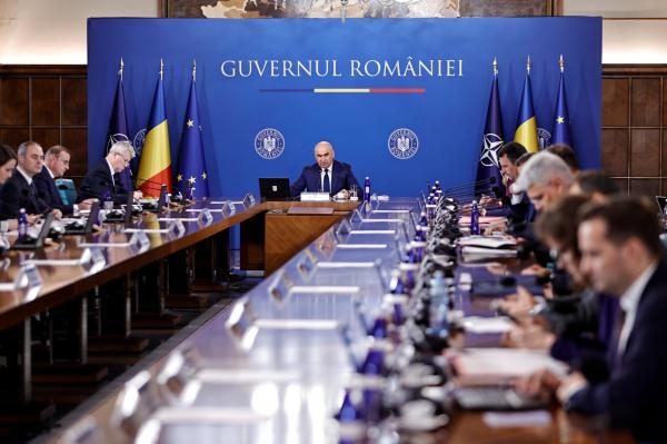 Fitch vede riscuri tot mai mari pentru România: criza politică complică situaţia economică