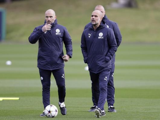 Enzo Maresca (stânga), fostul secund al lui Josep Guardiola, va fi noul antrenor principal al lui Manchester City