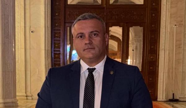 Ales pe listele S.O.S. România, afiliat apoi PSD, deputatul Iosif-Florin Jianu trece acum la PNL