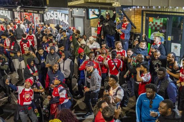 Fanii lui Arsenal au sărbătorit titlul pe străzile din Londra, după ce Manchester City s-a împiedicat la Bournemouth