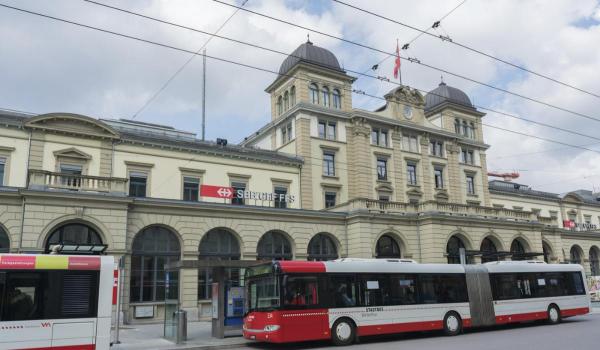 4 persoane au fost înjunghiate de un bărbat într-o gară elveţiană. Atacatorul a scandat "Allahu Akbar"