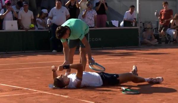 Caniculă extremă la Roland Garros. Un jucător s-a prăbușit pe teren din cauza căldurii