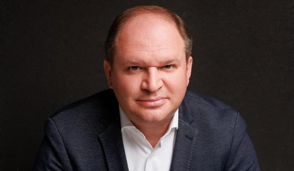 Scandal în Parlamentul Republicii Moldova. Primarul Chişinăului, Ion Ceban, scos cu forţa din plen