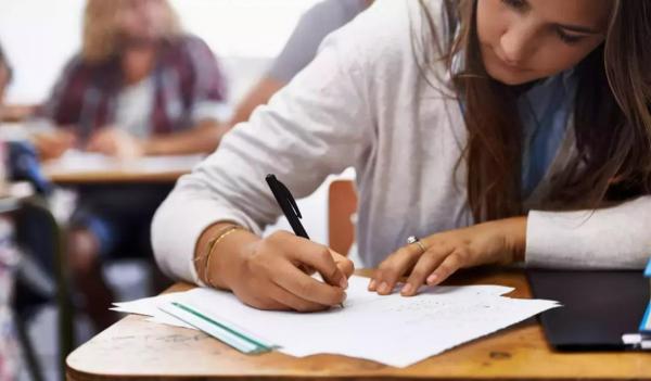 Începe înscrierea la Bac 2026. Documente necesare, unde se depun şi alte informaţii utile