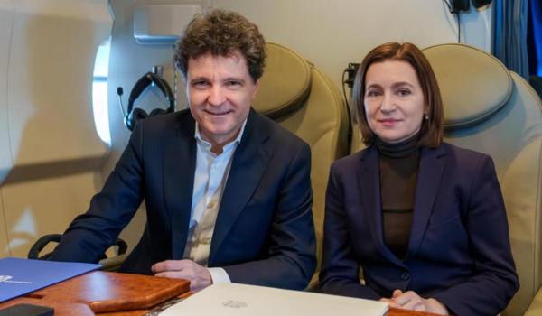 Nicuşor Dan şi Maia Sandu au zburat împreună cu Spartanul spre Armenia la Summit-ul Comunităţii Politice
