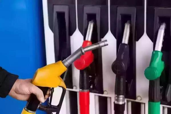 Preţurile la carburanţi sunt în creştere, faţă de cele afişate în ziua precedentă