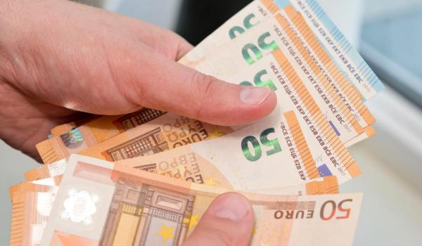 Euro, peste 5,23 lei pe interbancar. Bursa de la București, pe roșu după demiterea Guvernului Bolojan