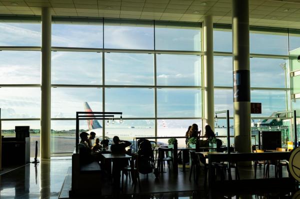 Șeful Ryanair cere interzicerea băuturilor alcoolice în aeroport