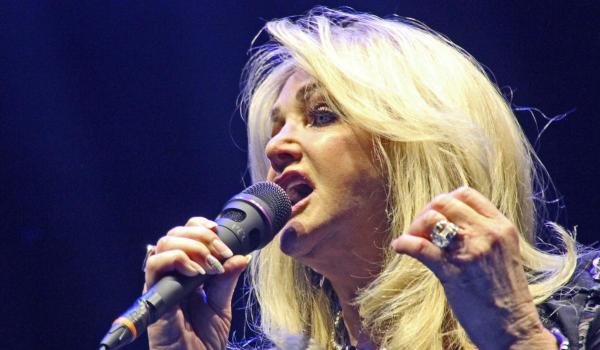Bonnie Tyler, în "comă indusă" după ce starea ei de sănătate s-a înrăutățit
