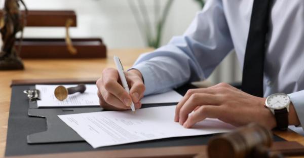 Notar din Capitală, trimis în judecată pentru că nu a virat către stat impozite şi contribuţii de 1,5 mil. €