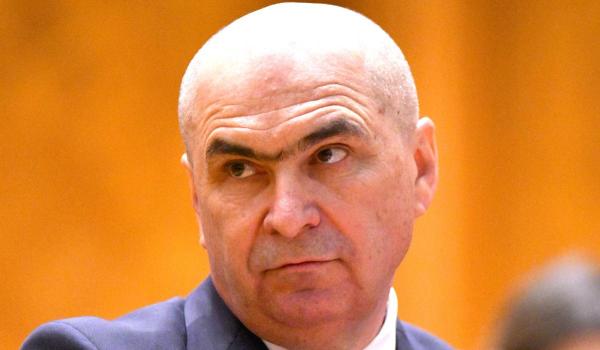 "Te ardem ca pe porc". Ce pedeapsă a primit bărbatul care l-a ameninţat pe Bolojan pe Facebook