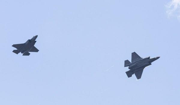 Primele două avioane F-35 stealth ale Poloniei au efectuat primul zbor deasupra ţării