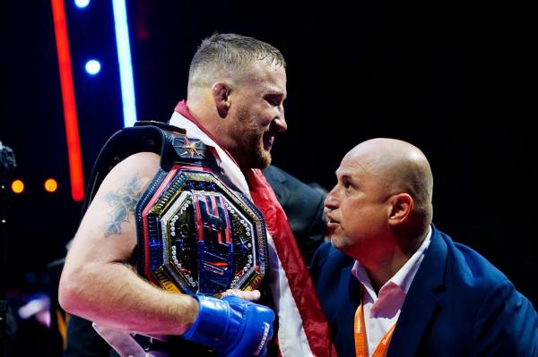 Justin Gaethje a reuşit surpriza şi a devenit campion la categoria uşoară după ce l-a învins pe Ilia Topuria