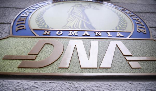 Evaziune de 10 milioane de euro la firme de livrare. Cum ar fi fost folosiţi mii de curieri fără forme legale