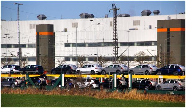 Gigantul auto, prezent și în România, care va da afară 50.000 de angajați în următorii 4 ani