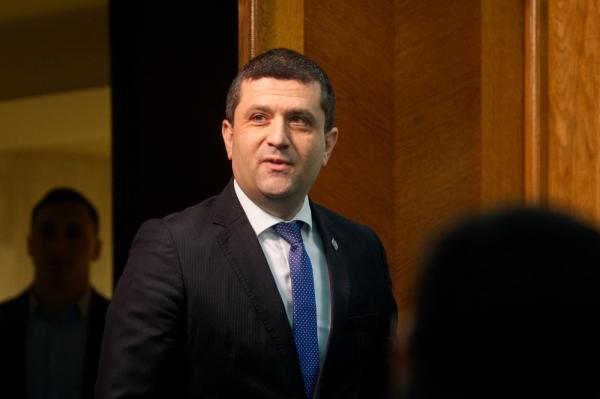 Miruţă respinge acuzaţiile privind achiziţia Piranha: Oferta, de 2,5 ori mai mare decât preţul plătit anterior