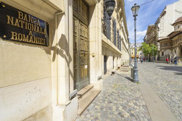 BNR: Rezervele valutare au scăzut cu 800 de milioane euro în ultima lună