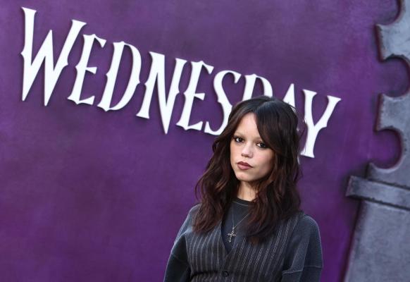 Ce i-a convins pe producătorii „Wednesday” să parieze în continuare pe România