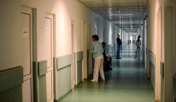 BBC: Cum au reușit 100 de spitale din România "să învingă" un atac cibernetic cu pixul și hârtia