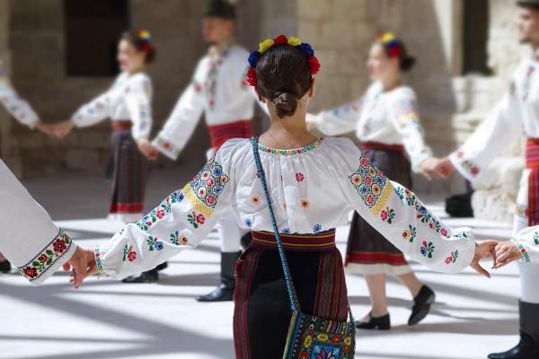 Ziua Universală a Iei 2026. De ce este sărbătorită pe 24 iunie, ce simbolizează cămașa tradițională