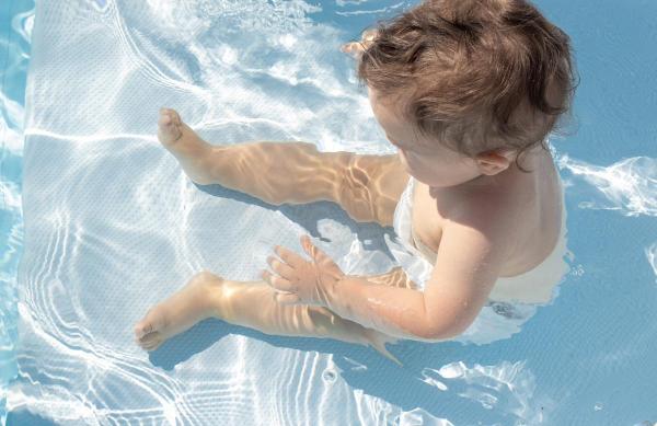 Copil de un an, înecat în piscina unui hotel din Insulele Canare. Familia de-abia venise în vacanţă
