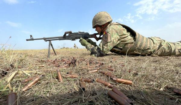 Judeţul în care Armata angajează soldaţi pe salarii motivante. Se caută voluntari până-n 45 de ani
