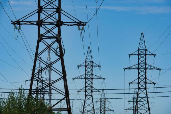 Canicula pune presiune pe sistemul energetic. Transelectrica se pregătește pentru un consum record