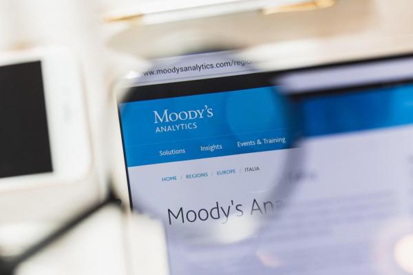 Avertisment Moody’s pentru România: instabilitatea politică pune în pericol ratingul de țară
