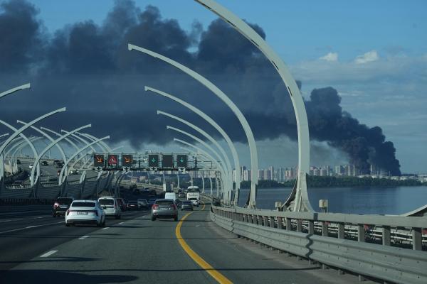 Ucrainenii au atacat cu drone St. Petersburg, înaintea discursului lui Putin. Un terminal petrolier a luat foc