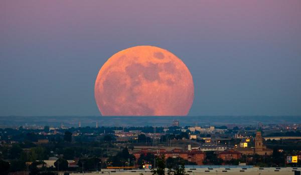 Luna Căpşună, fenomenul astronomic de după solstiţiul de vară. De ce poartă acest nume