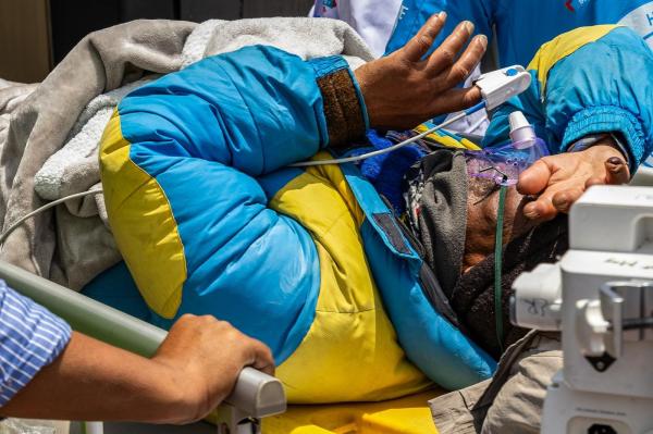 La şase zile de la dispariţie, un alpinist a fost găsit în viaţă pe Everest