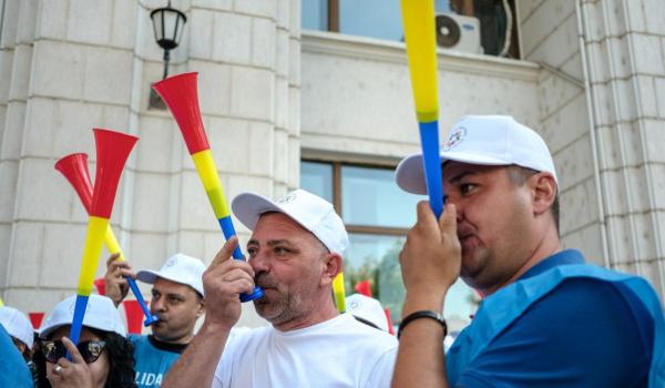 BNS cere retragerea imediată a proiectului Legii salarizării. Sindicaliştii acuză că ar apărea noi inechităţi