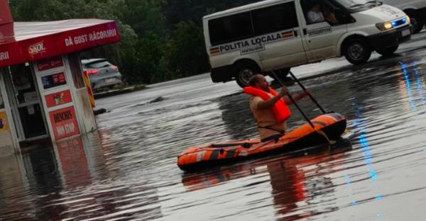 Furtună extremă în Pantelimon: statistic, fenomenul apare o dată la 100 de ani