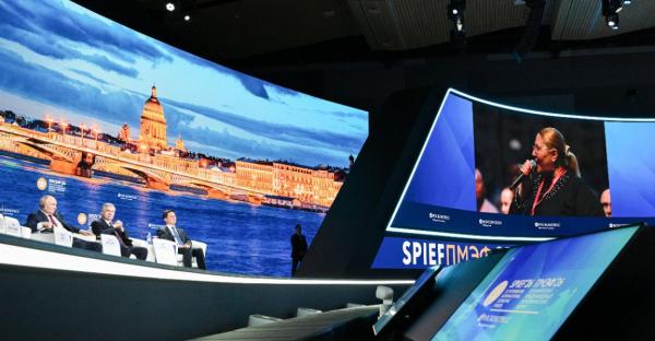 Reacţia MAE, după ce Şoşoacă a vorbit cu Putin: Prezenţa alături de oficiali ruşi o descalifică