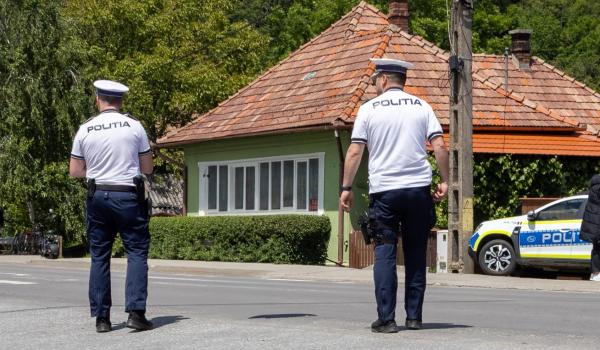 Şofer prins după 8 ore de căutări, după ce ar fi ucis un pieton şi a fugit. Poliţiştii l-au găsit acasă, băut