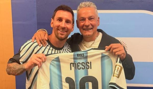 Messi i-a oferit lui Roberto Baggio tricoul purtat la meciul victorios al Argentinei împotriva Elveţiei
