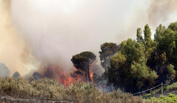 Alertă MAE pentru 2 destinaţii de vacanţă preferate de români. Risc ridicat de incendii în Sardinia și Sicilia