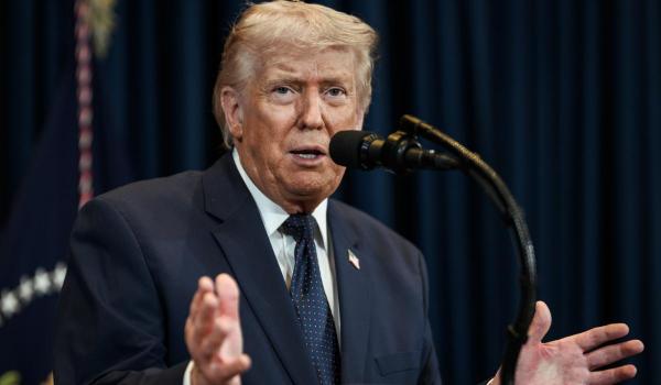 Trump spune că Strâmtoarea Ormuz este deschisă, în ciuda atacurilor venite dinspre Iran