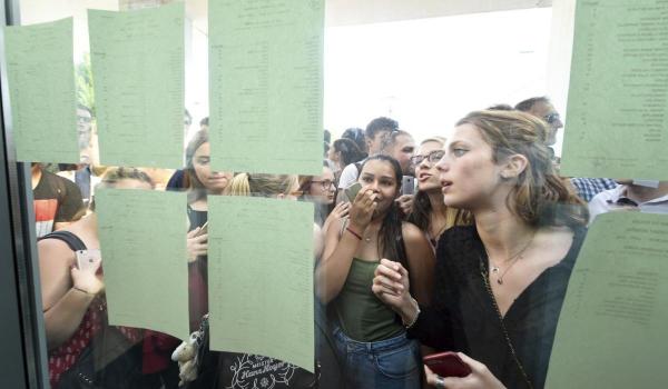 Un elev din Vrancea a luat 10 la Limba română la BAC, după contestaţie. Iniţial primise 8,55