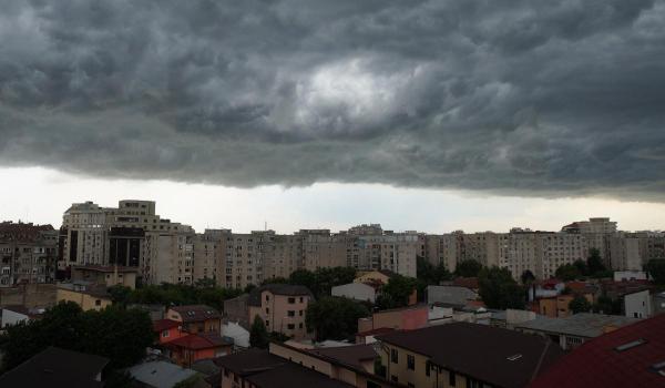 Cod galben de vreme rea la munte, cu furtuni, vijelii și grindină. Cum va fi vremea, miercuri, în Capitală