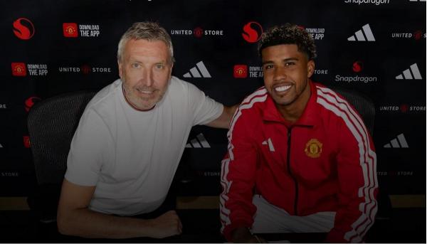 Andrey Santos a semnat un contract pe cinci ani cu Manchester United