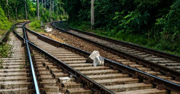 Pericol pe calea ferată la Constanța. Un bolovan pus pe șine a afectat circulația trenurilor