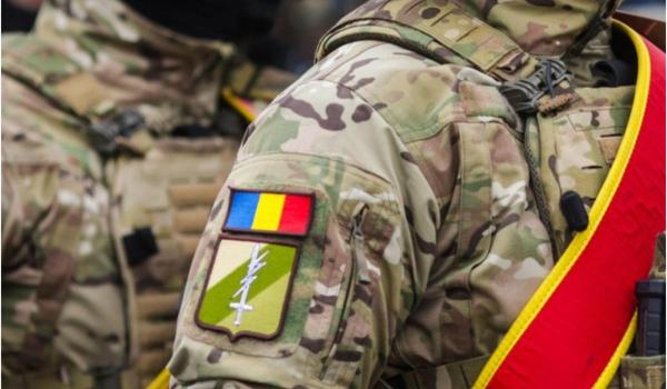 Un comandant deconta adidaşi şi tricouri din banii Armatei. Punea militarii să-i zugrăvească şi să-i gătească