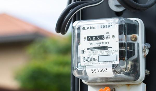 Sprijin pentru facturi mai mici la energie cu bani europeni. Anunțul făcut de Bolojan