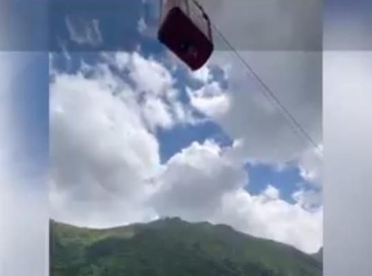 Misiune de urgenţă în Făgăraş: 14 turişti, rămaşi suspendaţi după ce o telecabină s-a stricat